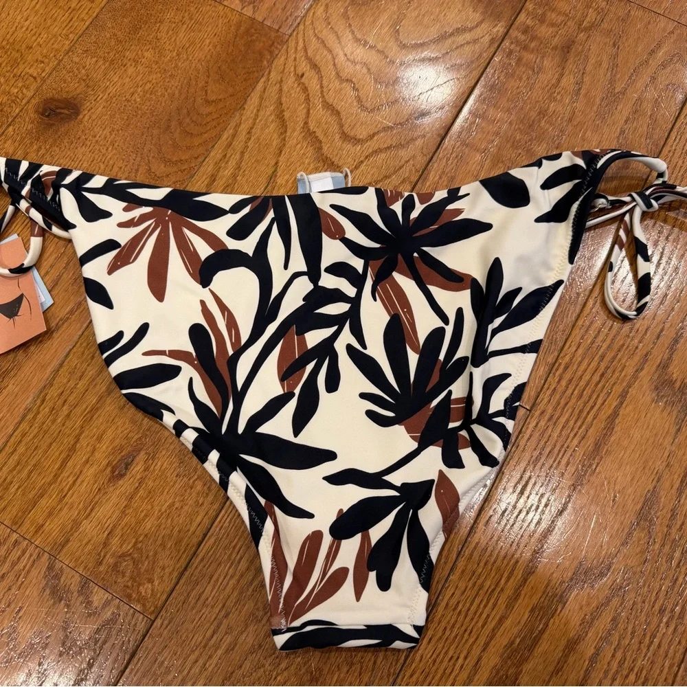 Swimsuit bottom - Picture 2 of 3